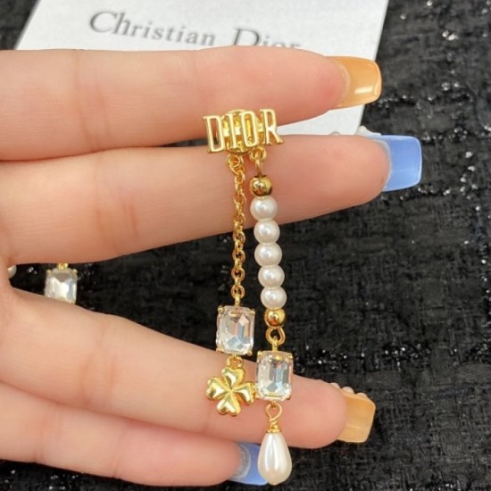 Popular Spring / Summer Collection 2022 DIOR Dior Earrings Popular Spring / Summer Collection 2022 DIOR Dior Earrings