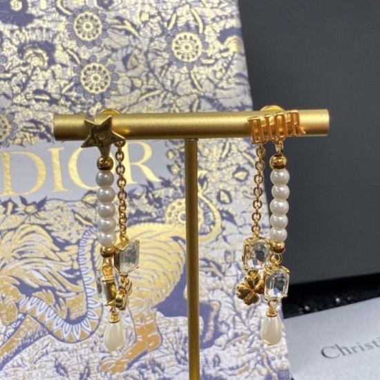 Popular Spring / Summer Collection 2022 DIOR Dior Earrings Popular Spring / Summer Collection 2022 DIOR Dior Earrings
