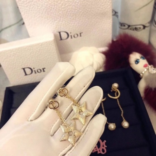New Spring / Summer 2022 DIOR Dior Earrings New Spring / Summer 2022 DIOR Dior Earrings