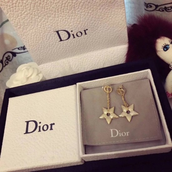 New Spring / Summer 2022 DIOR Dior Earrings New Spring / Summer 2022 DIOR Dior Earrings