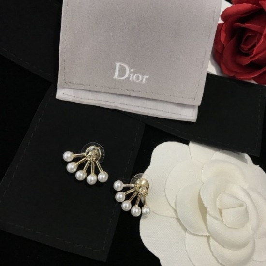 New sale adult OK 2022 DIOR Dior earrings New sale adult OK 2022 DIOR Dior earrings