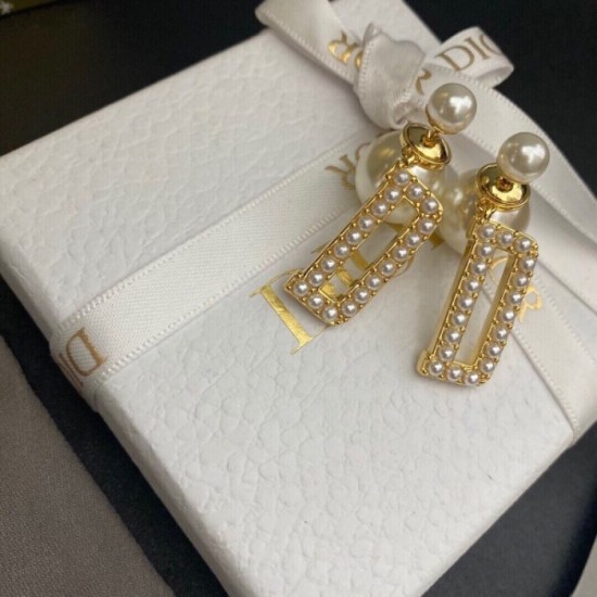 Recommended new 2022 DIOR Dior earrings for the summer of the year Recommended new 2022 DIOR Dior earrings for the summer of the year