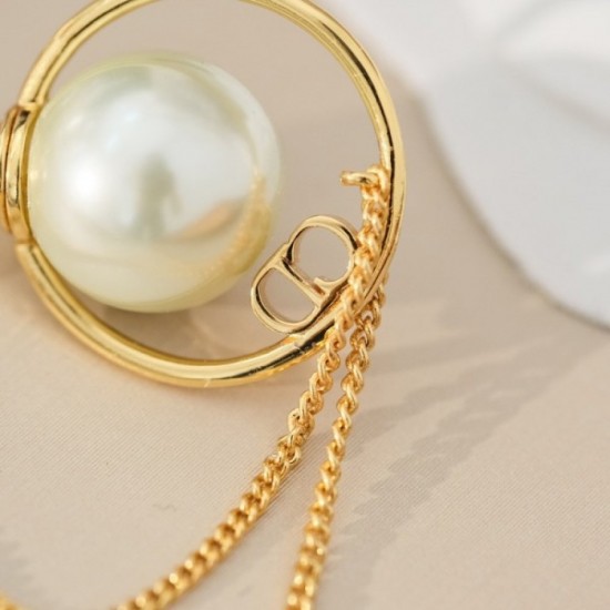 NEW! Domestic sold out 2022 DIOR Dior earrings NEW! Domestic sold out 2022 DIOR Dior earrings