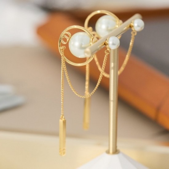 NEW! Domestic sold out 2022 DIOR Dior earrings NEW! Domestic sold out 2022 DIOR Dior earrings