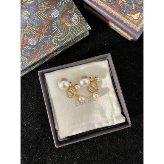 Trend Style 2022 DIOR Dior Earrings Trend Style 2022 DIOR Dior Earrings