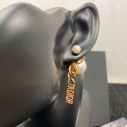 Stupid selling continues 2022 DIOR Dior earrings