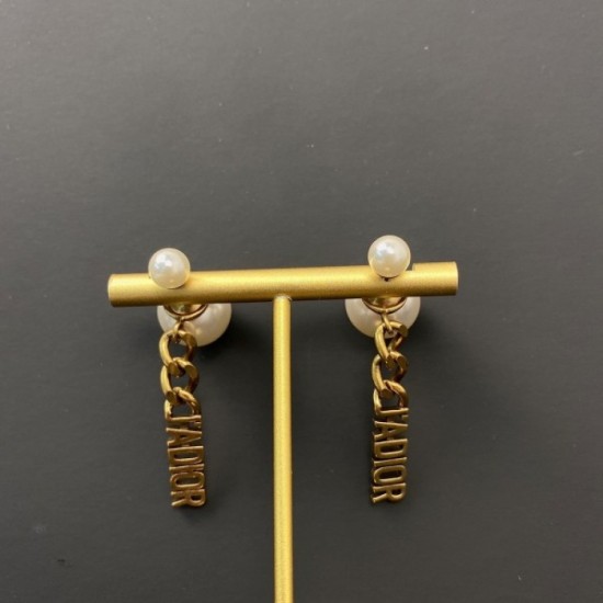 Stupid selling continues 2022 DIOR Dior earrings Stupid selling continues 2022 DIOR Dior earrings