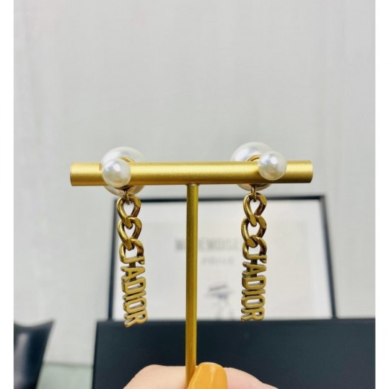 Stupid selling continues 2022 DIOR Dior earrings Stupid selling continues 2022 DIOR Dior earrings