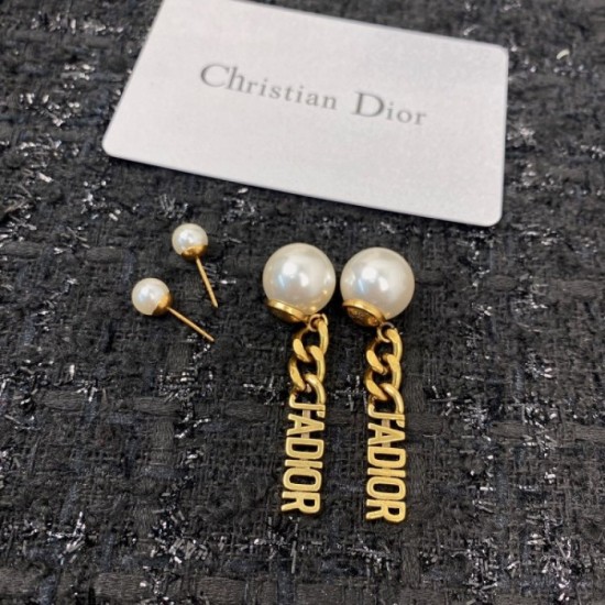Stupid selling continues 2022 DIOR Dior earrings Stupid selling continues 2022 DIOR Dior earrings