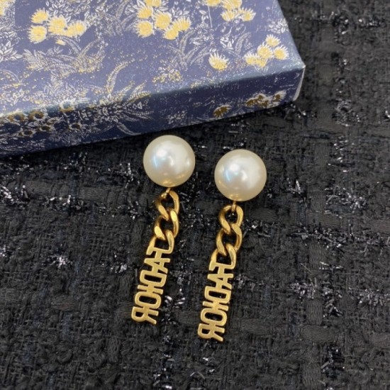 Stupid selling continues 2022 DIOR Dior earrings Stupid selling continues 2022 DIOR Dior earrings