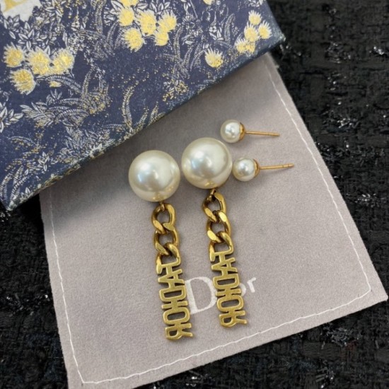 Stupid selling continues 2022 DIOR Dior earrings Stupid selling continues 2022 DIOR Dior earrings