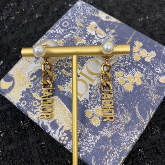 Stupid selling continues 2022 DIOR Dior earrings Stupid selling continues 2022 DIOR Dior earrings