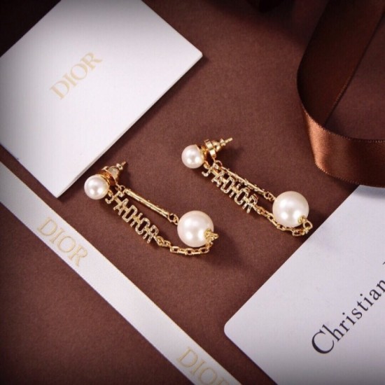 Special price new limited 2022 DIOR Dior earrings Special price new limited 2022 DIOR Dior earrings