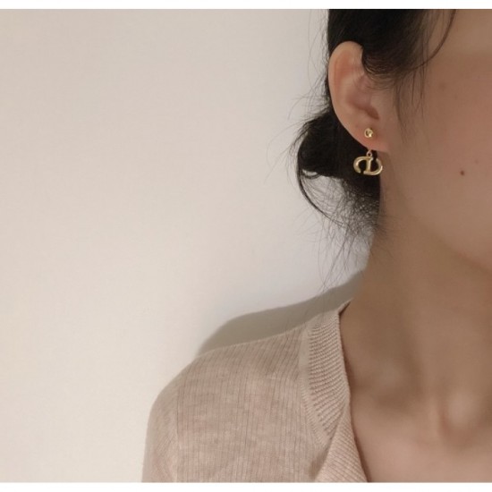 New arrival of the topic 2022 DIOR Dior earrings New arrival of the topic 2022 DIOR Dior earrings
