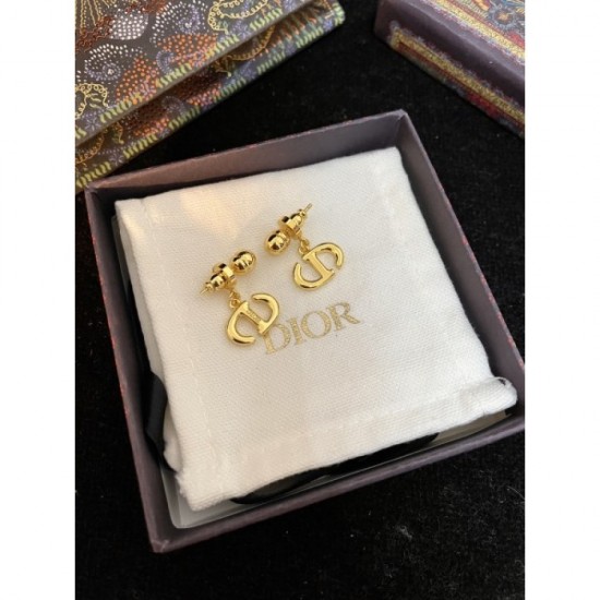 New arrival of the topic 2022 DIOR Dior earrings New arrival of the topic 2022 DIOR Dior earrings