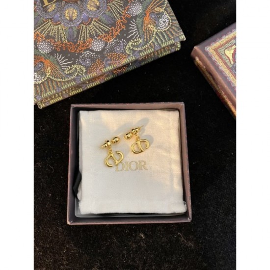 New arrival of the topic 2022 DIOR Dior earrings New arrival of the topic 2022 DIOR Dior earrings