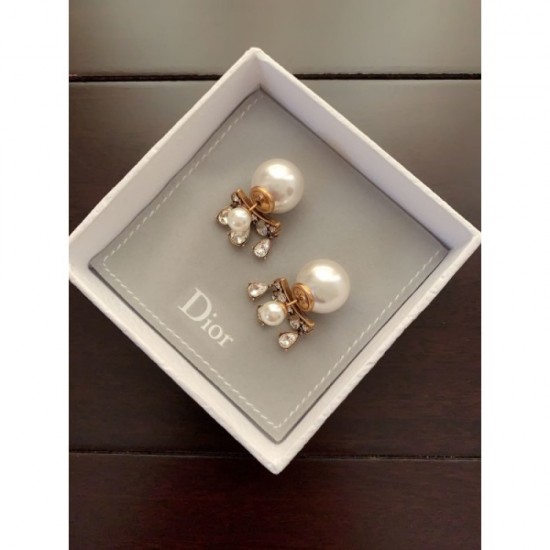 Super rare love at first sight 2022 DIOR Dior earrings Super rare love at first sight 2022 DIOR Dior earrings