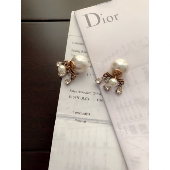 Super rare love at first sight 2022 DIOR Dior earrings Super rare love at first sight 2022 DIOR Dior earrings