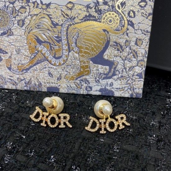 New this season 2022 DIOR Dior earrings New this season 2022 DIOR Dior earrings