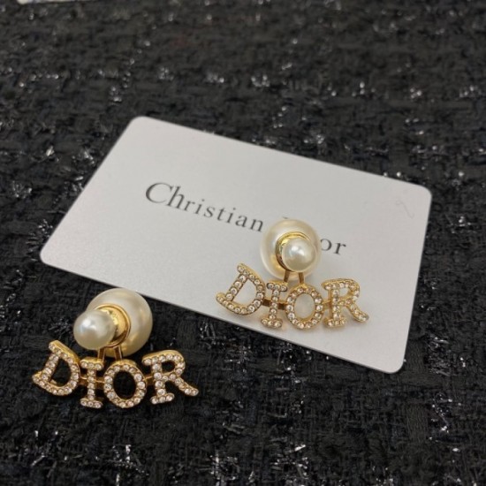 New this season 2022 DIOR Dior earrings New this season 2022 DIOR Dior earrings