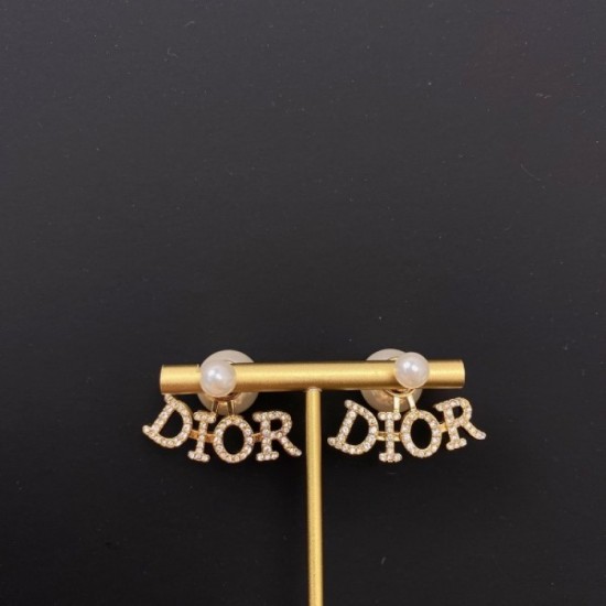 New this season 2022 DIOR Dior earrings New this season 2022 DIOR Dior earrings