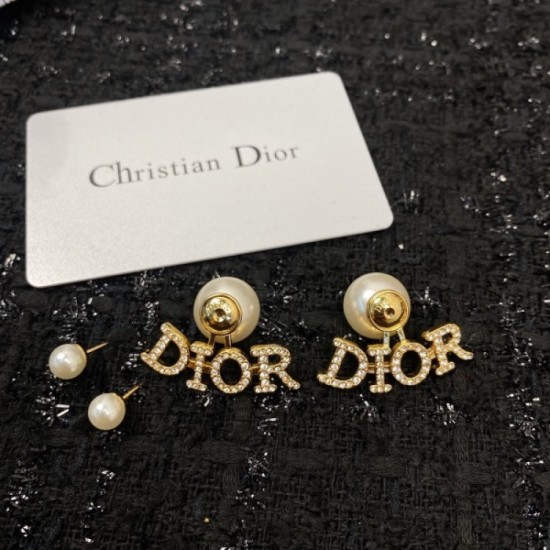 New this season 2022 DIOR Dior earrings New this season 2022 DIOR Dior earrings