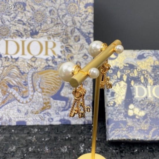 This season's hottest first-class item 2022 DIOR Dior earrings This season's hottest first-class item 2022 DIOR Dior earrings