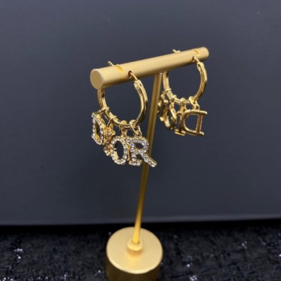 Popular sale 100% new 2022 DIOR Dior earrings Popular sale 100% new 2022 DIOR Dior earrings