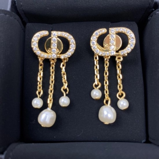 2022 DIOR Dior earrings with popular new logo 2022 DIOR Dior earrings with popular new logo