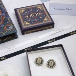Only one item for each color 2022 DIOR Dior earrings