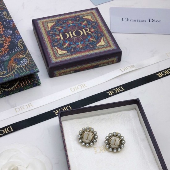 Only one item for each color 2022 DIOR Dior earrings Only one item for each color 2022 DIOR Dior earrings