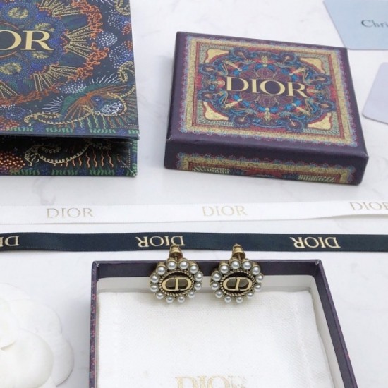 Only one item for each color 2022 DIOR Dior earrings Only one item for each color 2022 DIOR Dior earrings