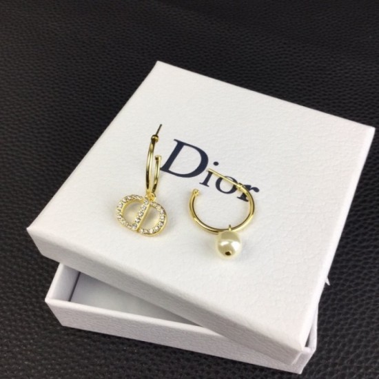 The latest popular topic is boiling 2022 DIOR Dior earrings The latest popular topic is boiling 2022 DIOR Dior earrings