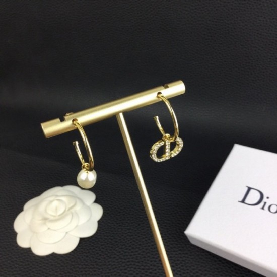 The latest popular topic is boiling 2022 DIOR Dior earrings The latest popular topic is boiling 2022 DIOR Dior earrings