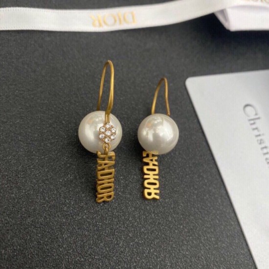 New Spring / Summer Collection 2022 DIOR Dior Earrings New Spring / Summer Collection 2022 DIOR Dior Earrings