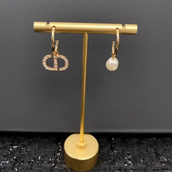 One item recommended for daily 2022 DIOR Dior earrings One item recommended for daily 2022 DIOR Dior earrings