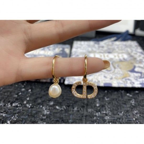 One item recommended for daily 2022 DIOR Dior earrings One item recommended for daily 2022 DIOR Dior earrings