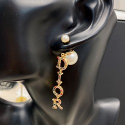 Popular model in Japan 2022 DIOR Dior earrings