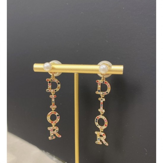 Popular model in Japan 2022 DIOR Dior earrings Popular model in Japan 2022 DIOR Dior earrings