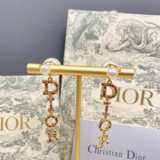Popular model in Japan 2022 DIOR Dior earrings Popular model in Japan 2022 DIOR Dior earrings