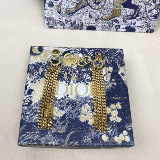 Attention No.1 2022 DIOR Dior earrings Attention No.1 2022 DIOR Dior earrings