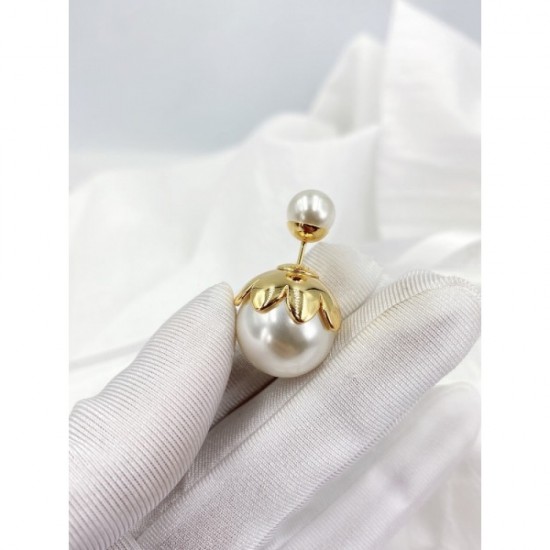 New arrival this season 2022 DIOR Dior earrings New arrival this season 2022 DIOR Dior earrings