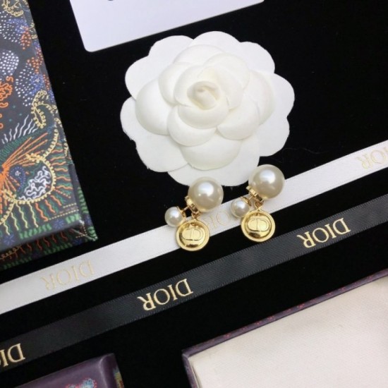 Smart impression 2022 DIOR Dior earrings Smart impression 2022 DIOR Dior earrings