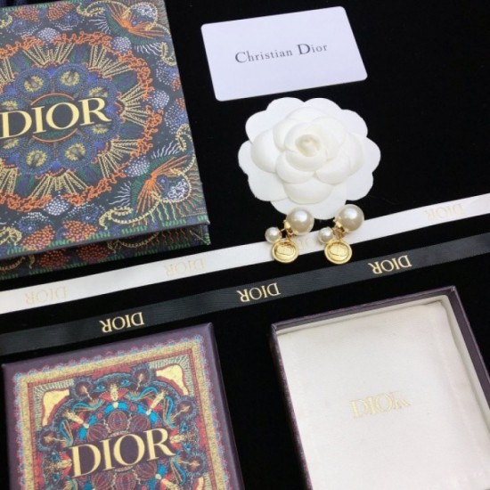 Smart impression 2022 DIOR Dior earrings Smart impression 2022 DIOR Dior earrings
