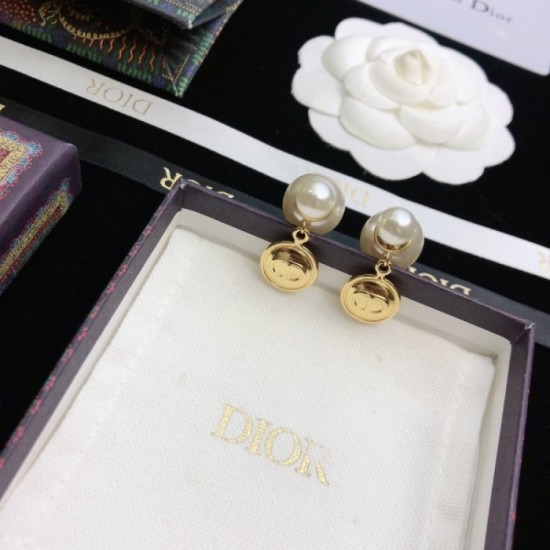 Smart impression 2022 DIOR Dior earrings Smart impression 2022 DIOR Dior earrings