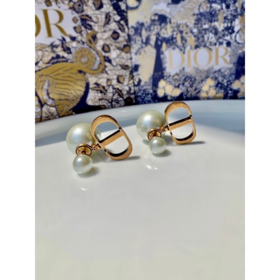 Classic silhouette 2022 DIOR Dior earrings Classic silhouette 2022 DIOR Dior earrings