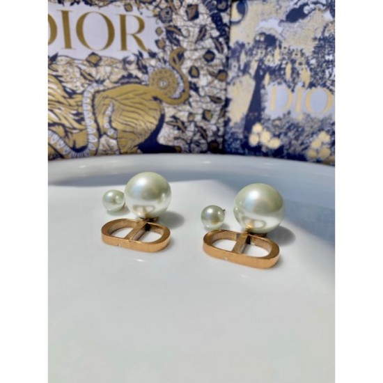 Classic silhouette 2022 DIOR Dior earrings Classic silhouette 2022 DIOR Dior earrings