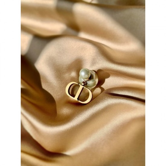 Classic silhouette 2022 DIOR Dior earrings Classic silhouette 2022 DIOR Dior earrings