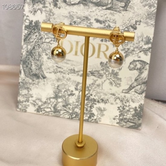 Limited quantity SALE price 2022 DIOR Dior earrings Limited quantity SALE price 2022 DIOR Dior earrings