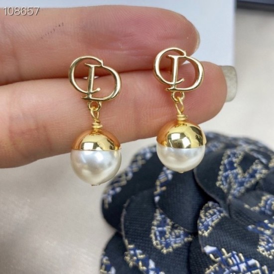 Limited quantity SALE price 2022 DIOR Dior earrings Limited quantity SALE price 2022 DIOR Dior earrings